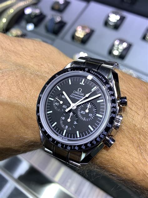 Omega Speedmaster moonwatch bezel